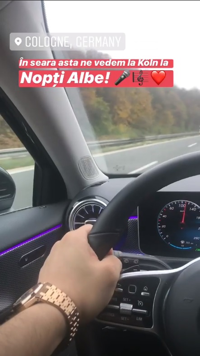 După ce s-a pozat complet goală sub așternuturi, Carmen de la Sălciua a fost surprinsă în compania unui cântăreț cunoscut