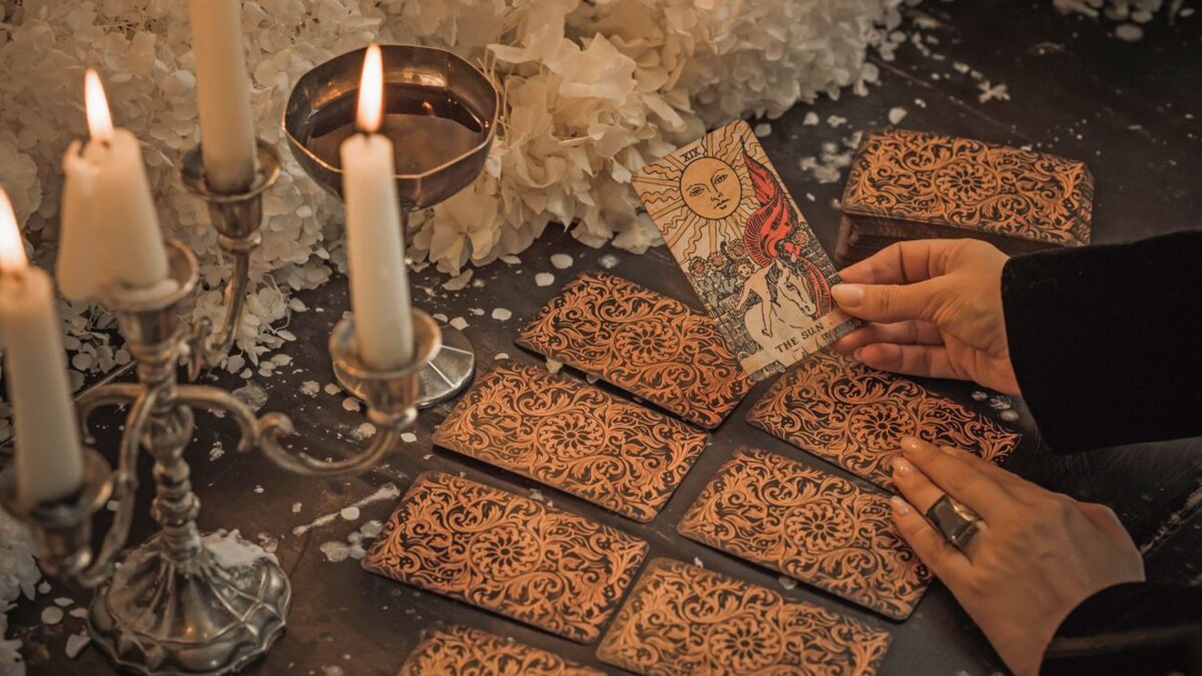 Cartea de Tarot de azi, 17 martie 2026: Asul de Monede, simbolul prosperității și al noilor începuturi