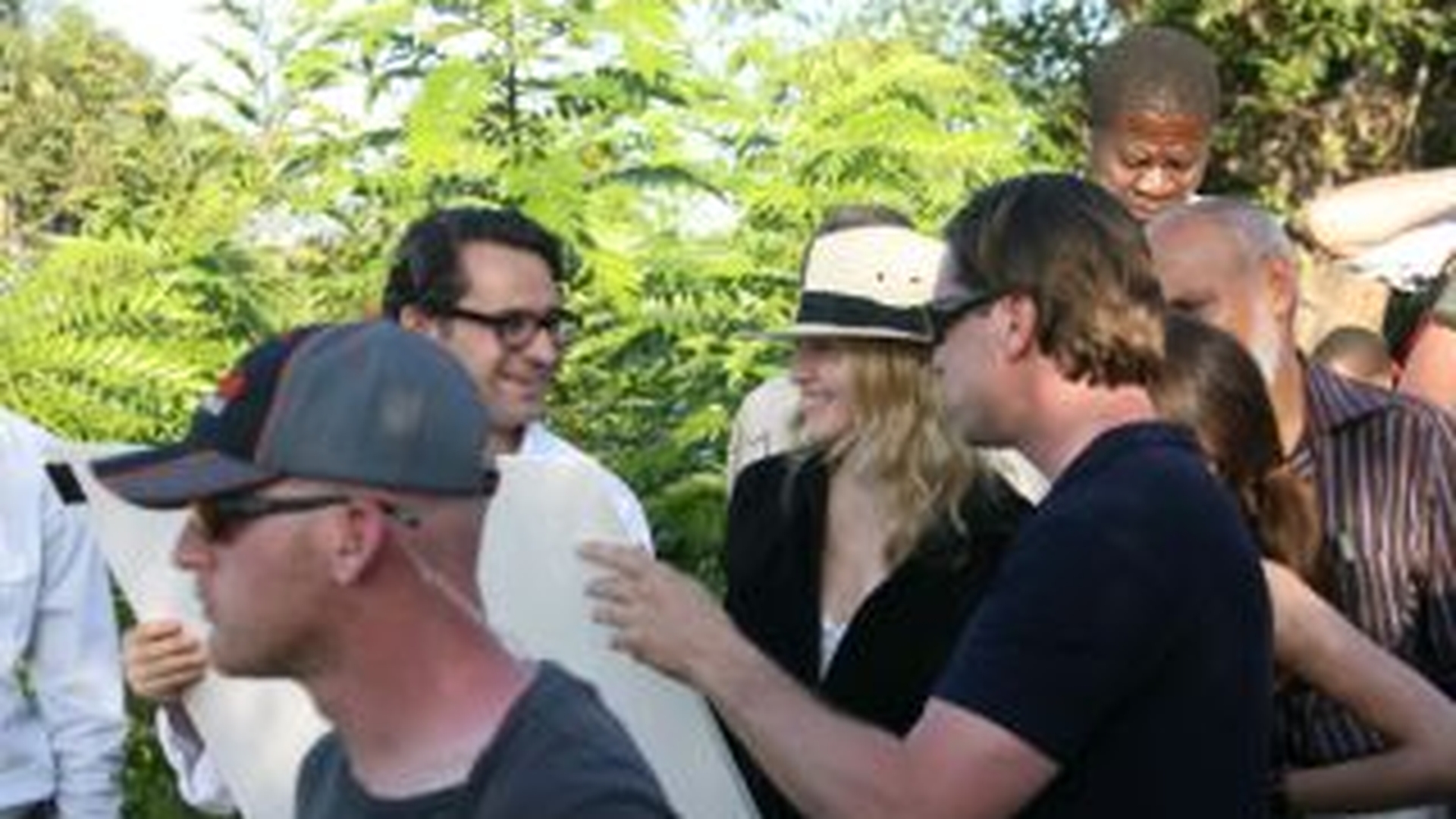 Madonna va pune piatra de temelie a unei scoli in Malawi