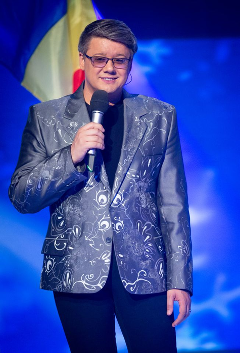 Preşedintele Academiei Române, Ioan Aurel Pop, actriţa Maia Morgenstern și cuplul Alina Sorescu și Alexandru Ciucu, în debutul noului sezon „Drag de România mea!”