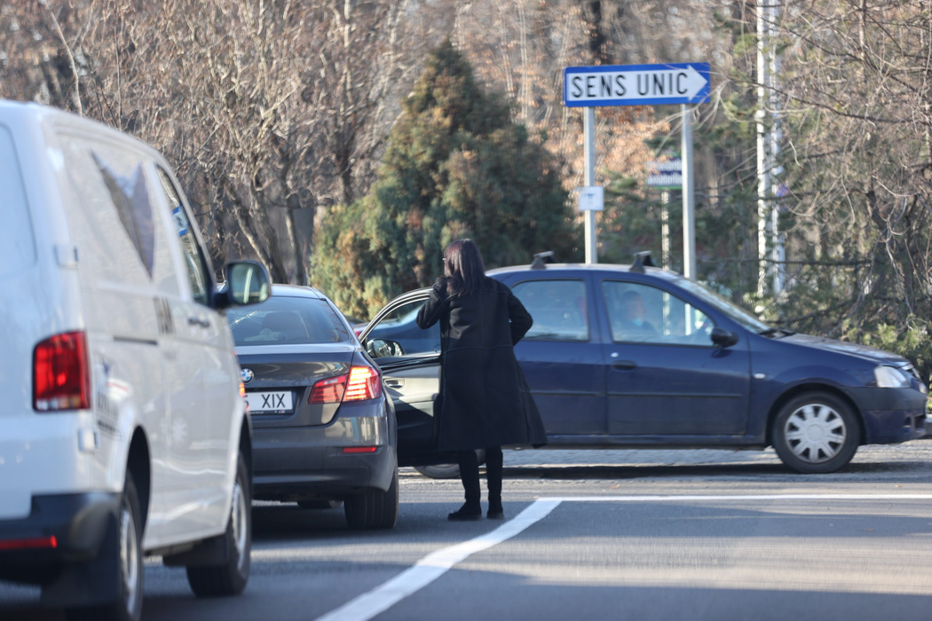 Bruneta a coborât și va ajunge acasă imediat