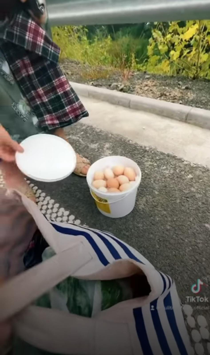 Culiță Sterp, așa cum rar se lasă văzut. Ce a făcut cântărețul în momentul în care a întâlnit o bătrână pe stradă