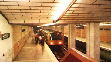 O persoană a fost lovită de metrou în stația Apărătorii Patriei