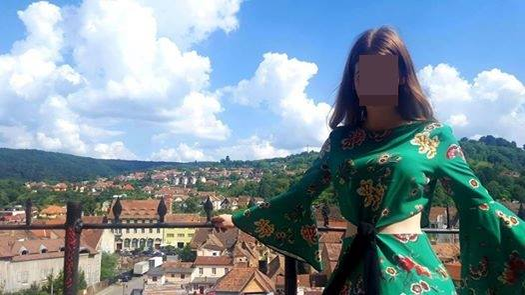 Fata a supraviețuit căderii, dar a fost rănită extrem de grav