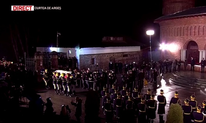 Ce s-a întâmplat azi la Palatul Elisabeta! Membrii Casei Regale, într-o ipostază rară la o săptămână după ce Regele Mihai a fost înmormântat