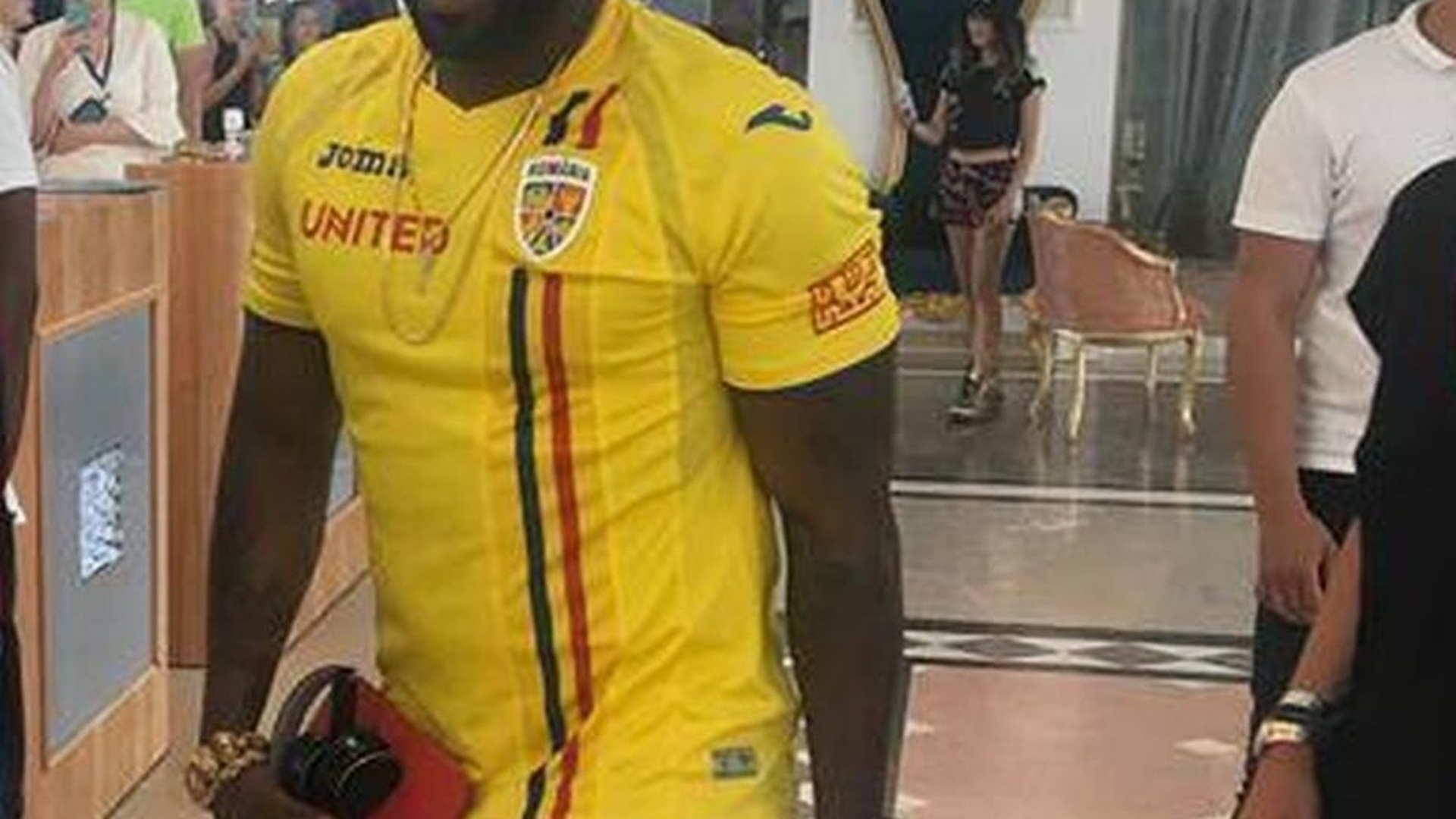 Jason Derulo a ajuns la Mamaia! Artistul a concertat aseară la Untold, iar azi urmează să facă mega-spectacol la NUBA