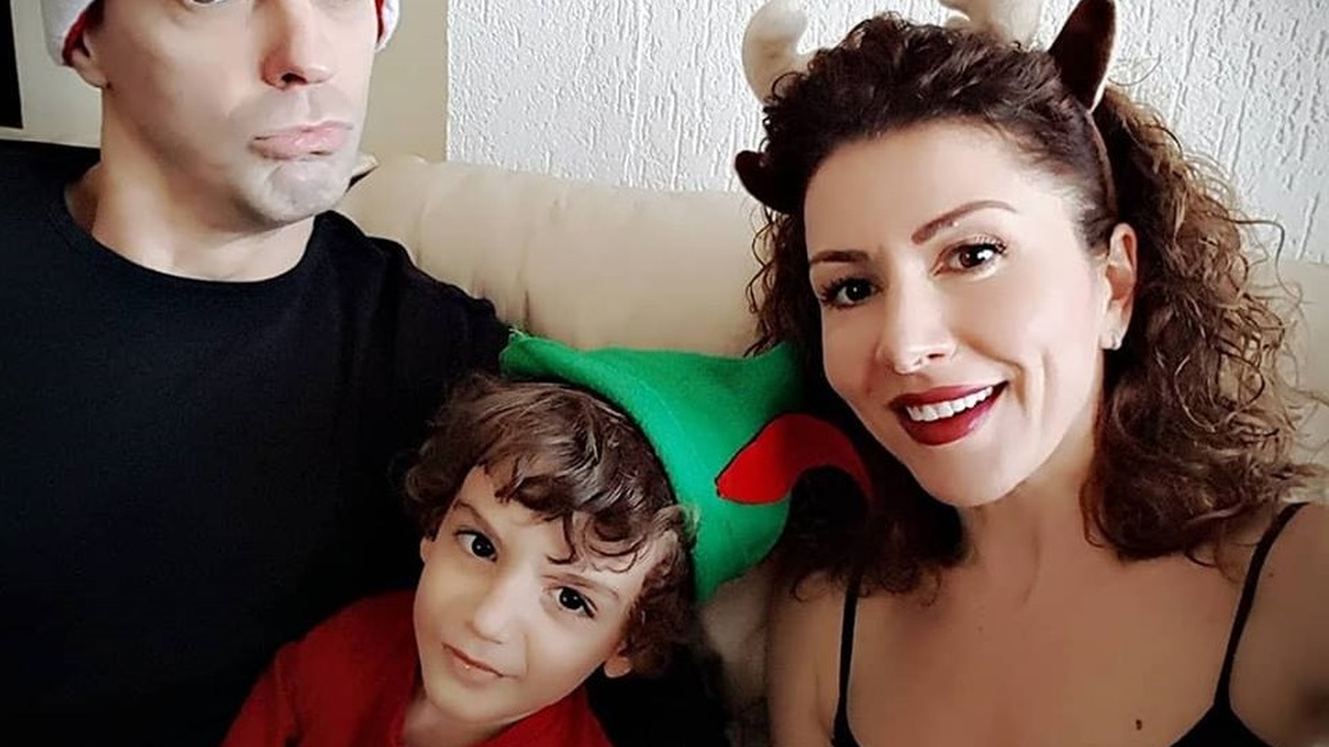 Mircea Badea o să turbeze! Imagini intime cu Carmen Brumă dezbrăcată în pat, făcute publice