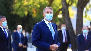 Vaccinarea anti-COVID obligatorie pentru anumite categorii esențiale?! Anunțul lui Klaus Iohannis, președintele României