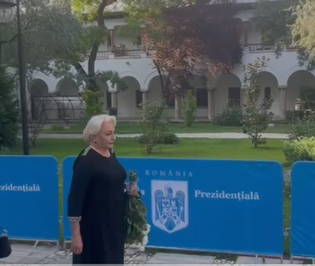 Cum a apărut Viorica Dăncilă la priveghiul lui Ion Iliescu? Toate privirile s-au întors către ea