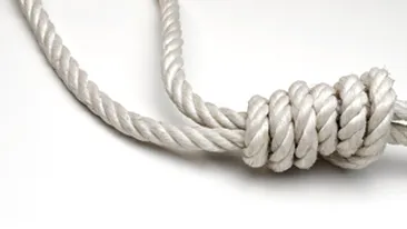 O angajata a primariei din Davidesti a incercat sa se spanzure in sediul institutiei!