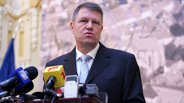 Internautii il iau la misto pe Iohannis. VEZI AICI ce gafa a mai facut candidatul ACL!