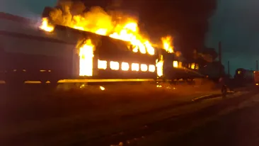 Alertă într-o gară din Teleorman. Un tren de călători a luat foc - VIDEO
