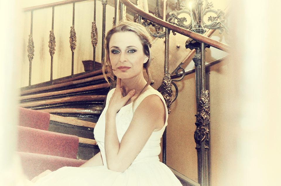 Iulia Dumitru este actriţă