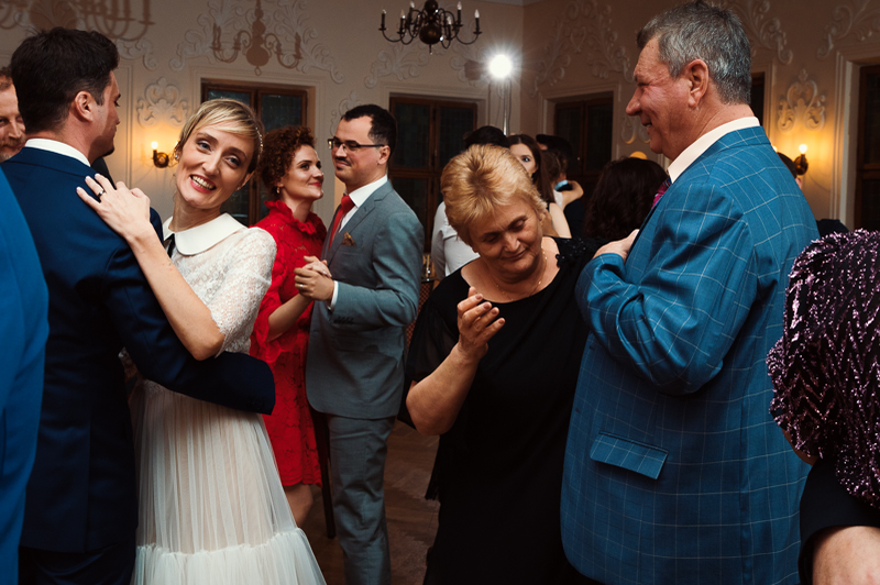 Invitații s-au simțit perfect la nunta lui Emilian Oprea