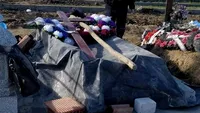 Uluitor! Un mort din Bârlad a fost abandonat în cimitir, acoperit cu o prelată