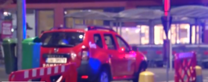 Alertă în sectorul 5! Supermarket evacuat din cauza mirosului puternic de gaze. Pompierii intervin la fața locului