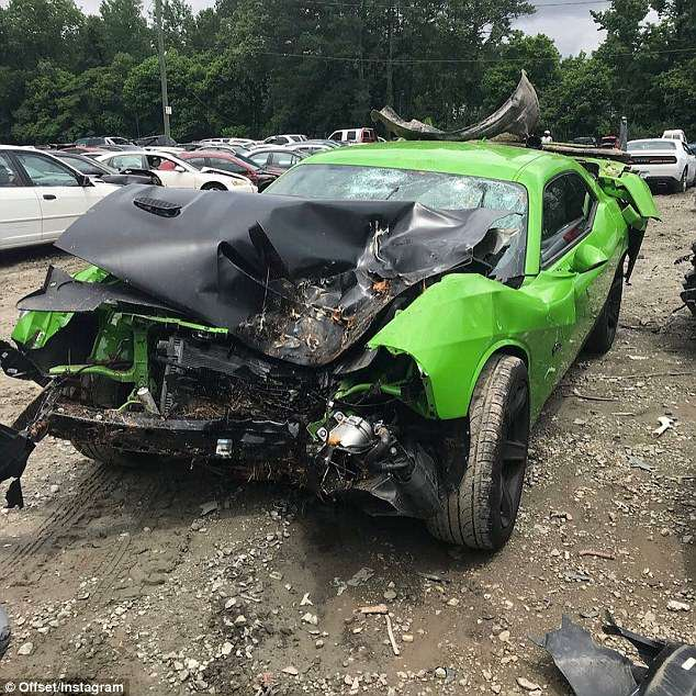 GALERIE FOTO. Cum arată Offset, logodnicul lui Cardi B, după ce și-a făcut praf bolidul de 80.000 de dolari. „Puteam fi mort!”