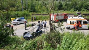 Vacanță încheiată la spital! 4 adolescenți au fost răniți, după ce mașina în care se aflau s-a răsturnat