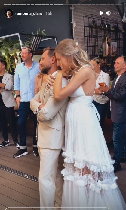 Dani Oțil, atingeri intime cu soția lui în fața tuturor invitaților! Gabriela Prisăcariu a continuat să îl sărute pasional | FOTO & VIDEO