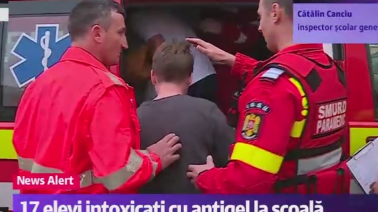 17 copii din Brăila, spitalizaţi după ce au băut apă cu antigel. Curgea la chiuveta şcolii!