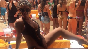 După ce şi-a etalat formele în costum de baie, ANAMARIA PRODAN a apărut îmbrăcată aşa!