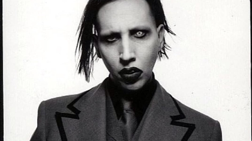 Marilyn Manson ar putea ajunge în spatele gratiilor! Poliția a emis un mandat de arestare. Starul este acuzat de agresiune