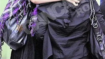 In ziua in care si-a ingropat tatal, Sorana (ex-A.S.I.A.) a aflat ca are o ruda!! Un parinte in minus, un frate in plus