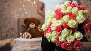Situație incredibilă! I-a trimis fostei iubite un buchet de trandafiri în care se afla o bombă