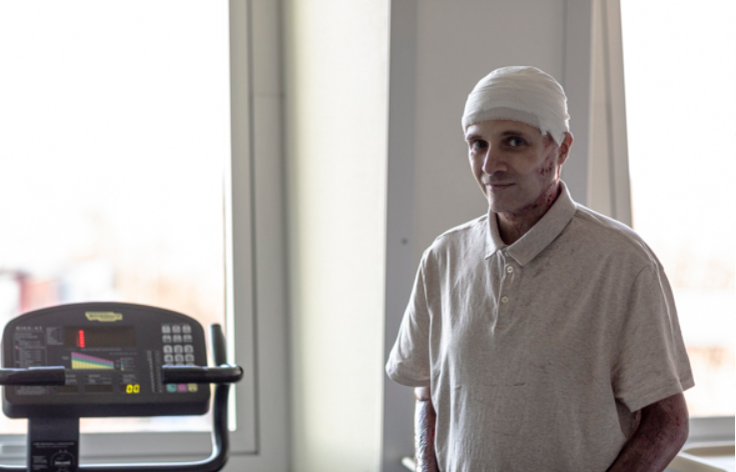 Primele imagini cu medicul-erou de la Piatra Neamț. Cum arată și cum se simte acum Cătălin Denciu, după 4 luni de spitalizare