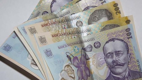 Un roman anonim lasa plicuri cu bani prin oras. Ce trebuie sa faci cu jumatate din banii gasiti