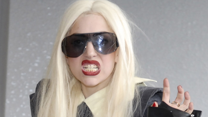 Lady Gaga le face parintilor cadouri de lux!