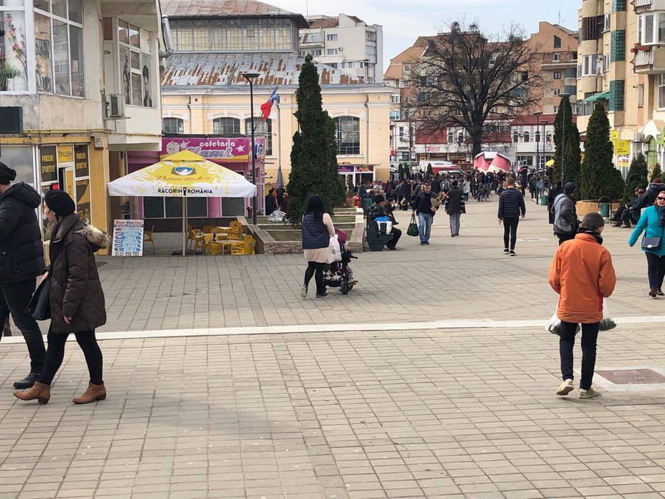 Povestea lui Alex, copilul de 11 ani care culege și vinde urzici pentru a-și întreține familia! Cum arată mâinile puștiului