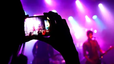 Vedeta din România care a câștigat primii bani în cimitir! „La gropi. Am fost o fire independentă de mică și îmi era rușine să le cer bani alor mei”