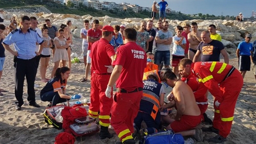Marea, aproape să facă noi victime, pe litoral! Doi adolescenți au fost salvați de la înec