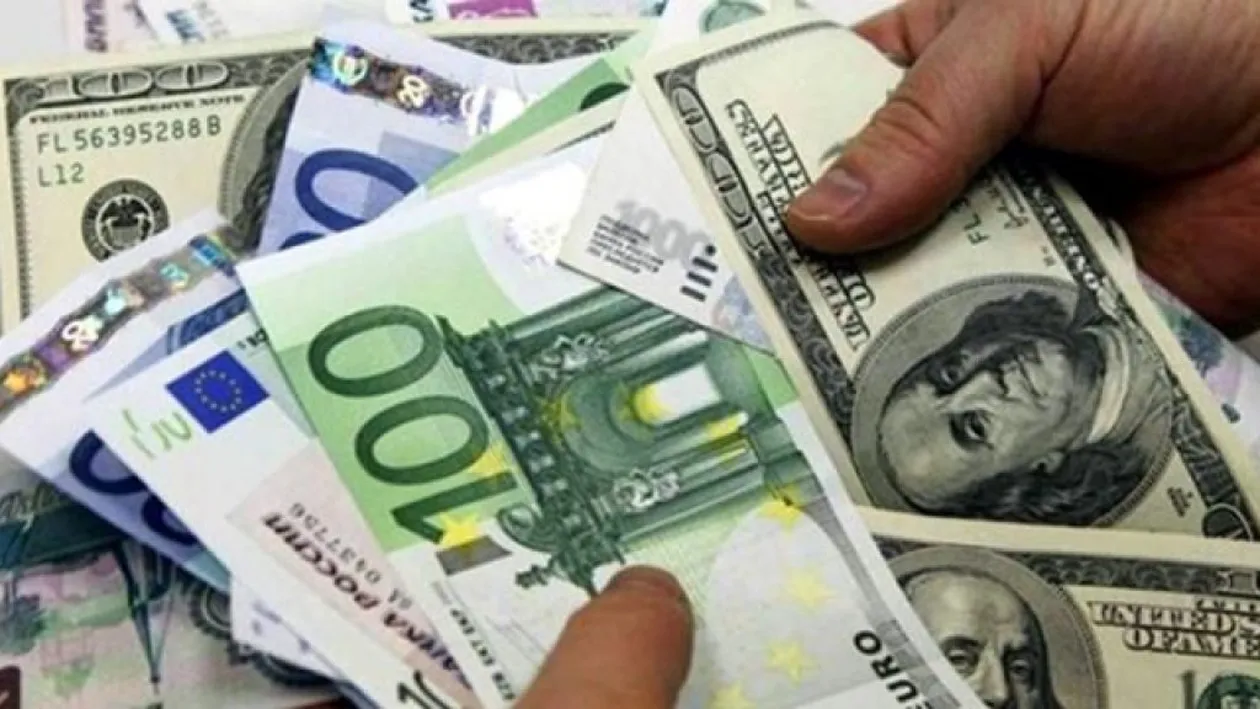 Euro scade spre 4,77 lei. Francul elveţian, cea mai mare valoare din ultimii 5 ani