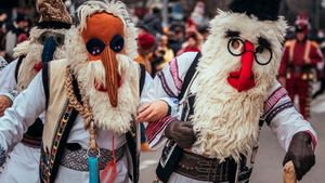 Revelion 2025, tradiții și superstiții. Ce să faci în noaptea dintre ani ca să ai parte de noroc și prosperitate