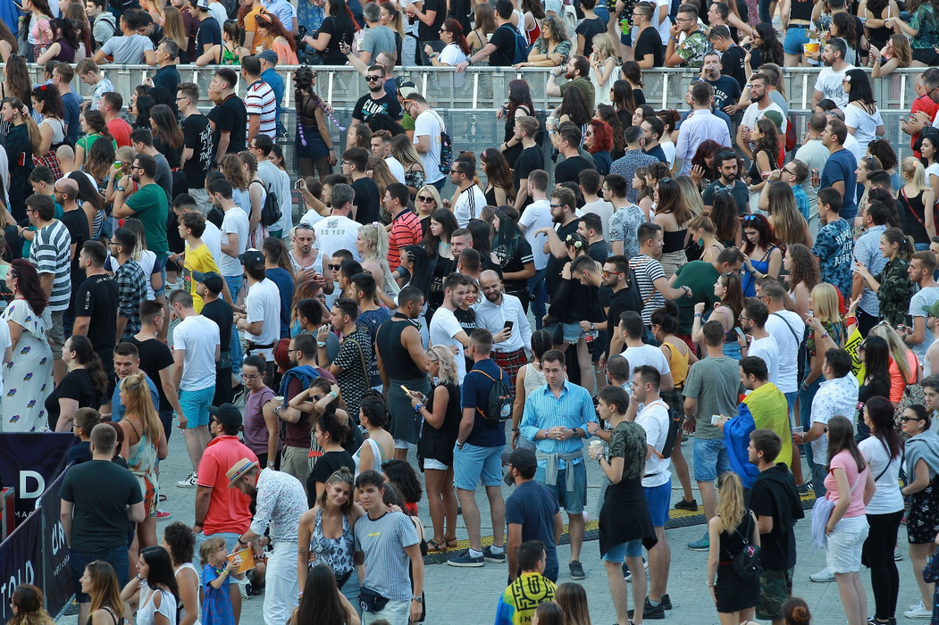 Gina Pistol, cu vânătăi pe corp la Untold. Iubita lui Smiley s-a pozat cu un bărbat care purta kilt