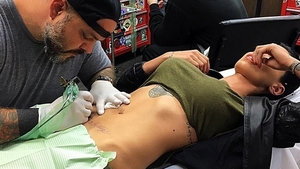 Fosta iubită a lui Speak s-a tatuat în zona intimă! Nu o să-ţi vină să crezi ce mesaj va purta pentru totdeauna