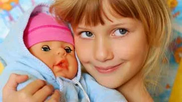 Fetite de 12 ani, platite cu papusi pentru a promova trupe pop!