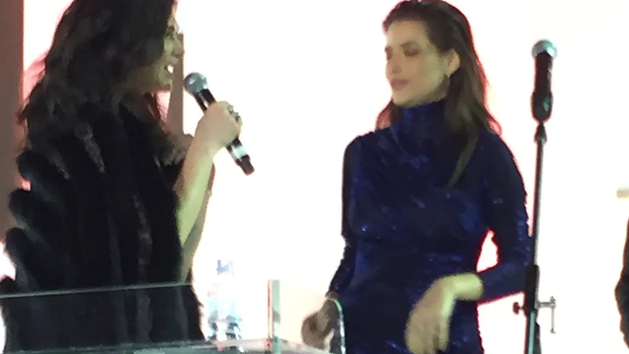 Sotia lui Bobby Paunescu a comis-o pe scena prea inalta! Barbatii din primul rand si-au dat coate