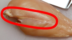 Ce sunt, de fapt, dungile albe de pe bucatile de piept de pui. De ce trebuie sa evitam acest tip de carne!!!