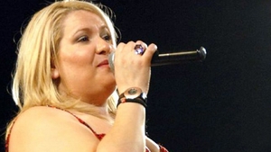 Ce vrea Viorica de la Clejani de Craciun! Este...lichida si trebuie sa incapa sub brad!