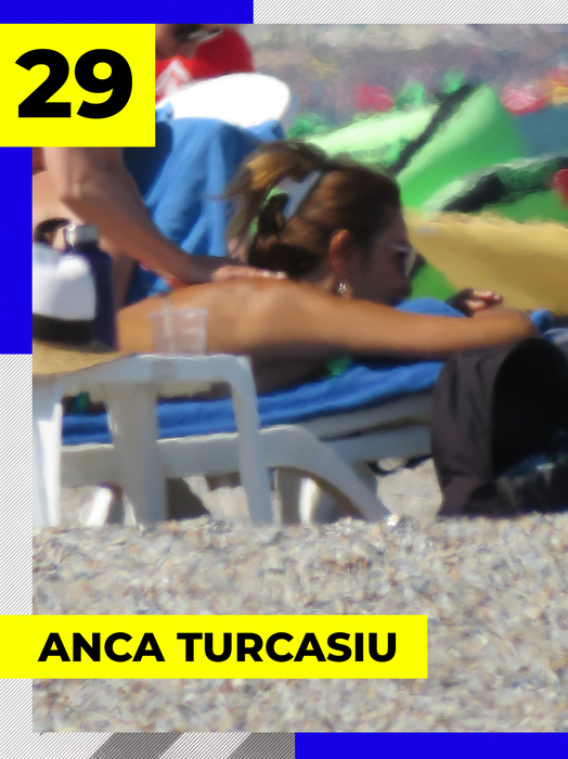 Parada bombelor sexy fără sutien. Divele din România și-au dezgolit nurii pentru bronzul perfect, sub privirile pofticioase ale bărbaților de pe plajă!