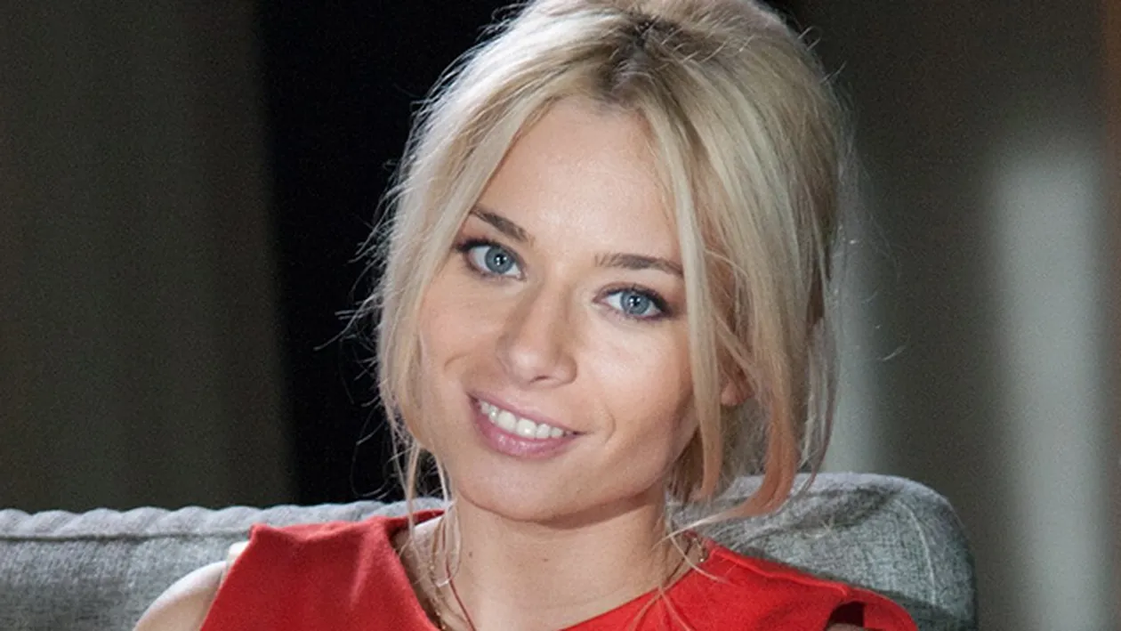 A renuntat la machiaj si s-a transformat intr-o adevarata rockerita! Laura Cosoi, alaturi de mama sa la concertul Rammstein