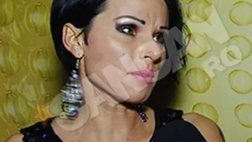 Primul sarut era s-o lase fara un dinte pe Roxana Marinescu! A fost la 13 ani, am plans cand s-a intamplat!