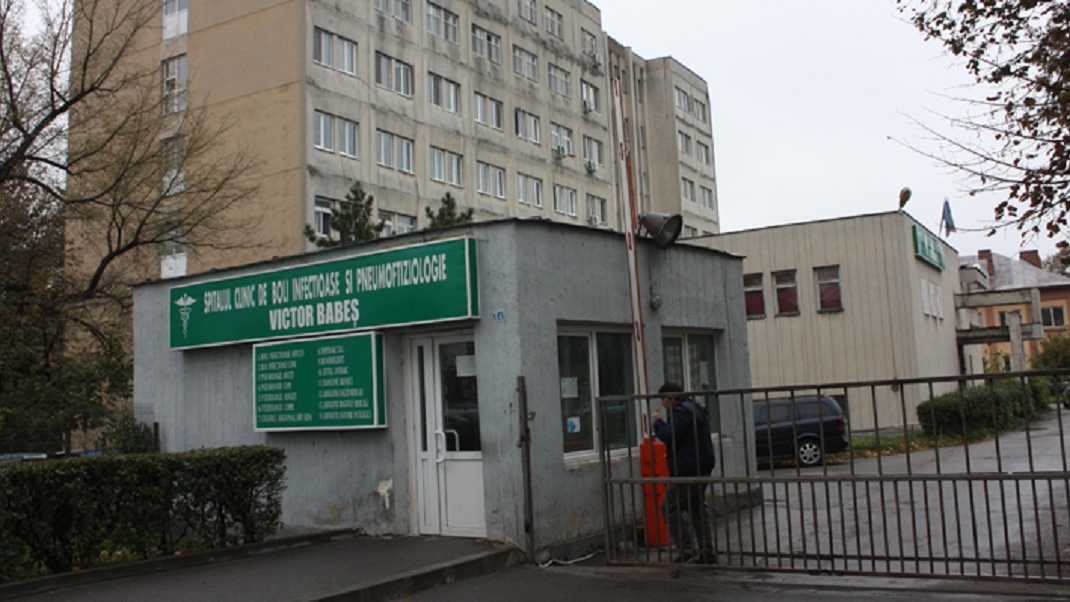 Scandal în Spitalul de Boli Infecţioase Craiova! Mai mulți rromi au spart ușile clinicii, când au aflat că vor fi internaţi pentru că erau pozitivi COVID 19
