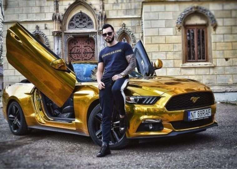 Câți bani a scos Rafaelo din buzunar pentru a-și face mașina ”de aur”: ”Am cumpărat-o pe cea mai scumpă”