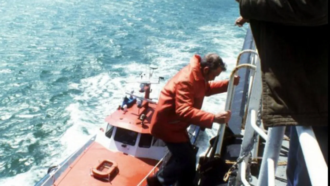 Horror! Peste 130 de morţi şi 200 de dispăruţi în urma naufragiului de lângă insula italiană Lampedusa