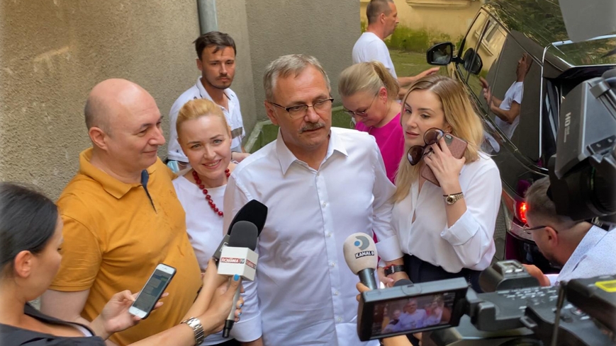 Dulce libertate! Cu cine a făcut Liviu Dragnea primul șpriț după eliberare: “Șeful s-a întors”! Fostul lider PSD este nedezlipit de viitoarea lui soție | FOTO