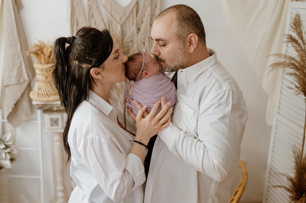 Soții Ioniță se bucură din plin de fiecare moment petrecut alături de micuța Raisa foto: Facebook